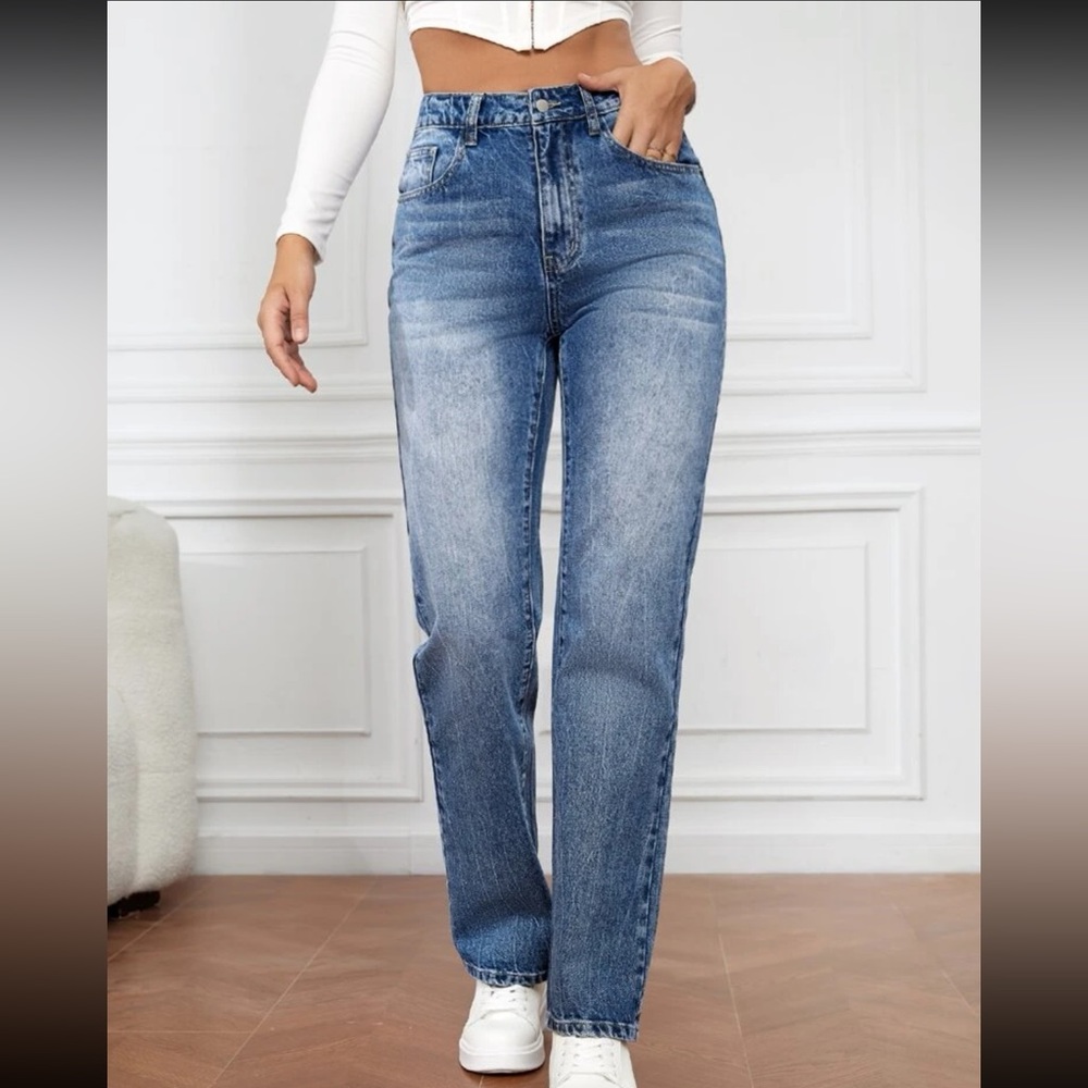 NWOT (bc it didn’t come with tags) Straight jeans - Picture 3 of 3